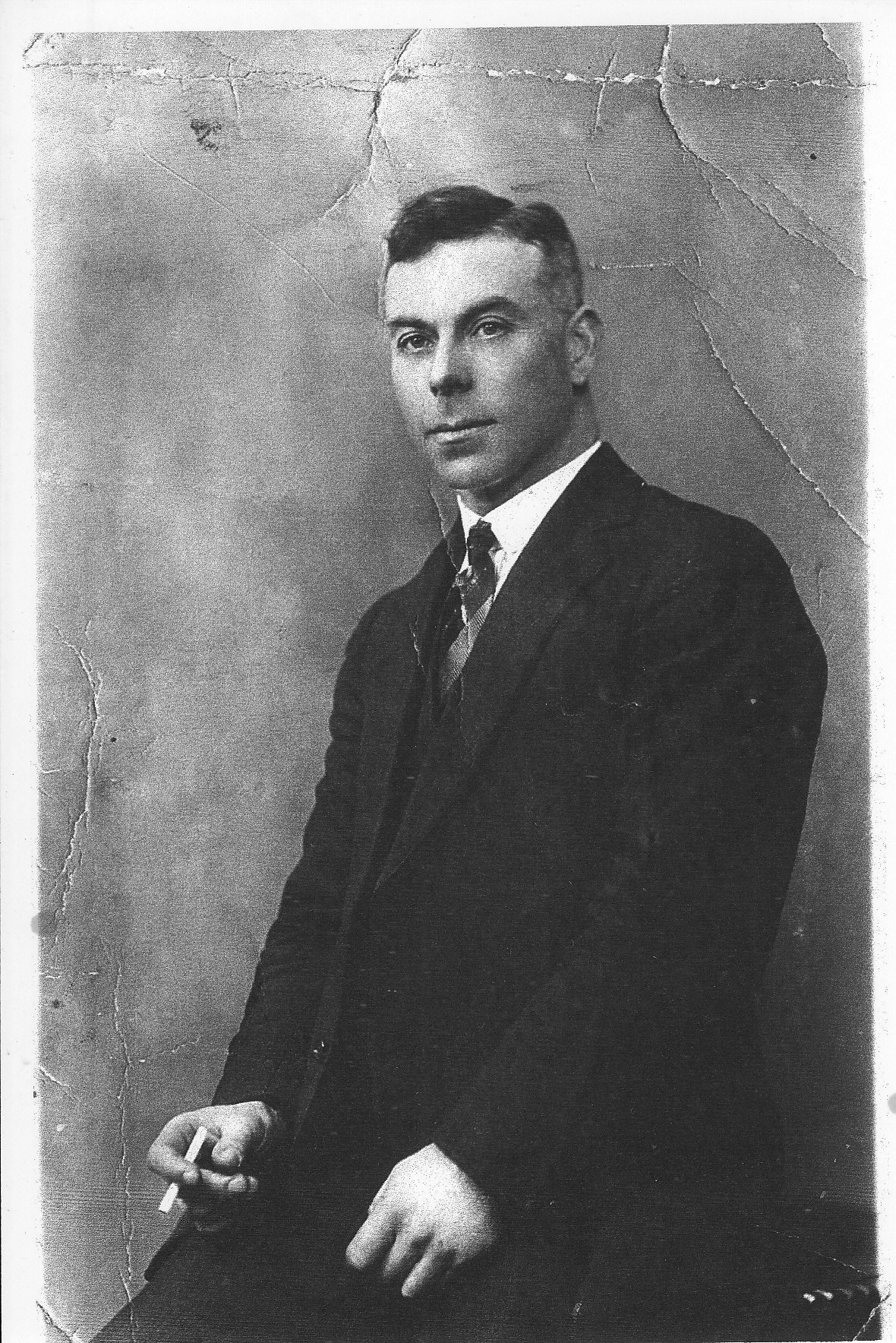 Photo of photos/Roderick McL b1892 i18435